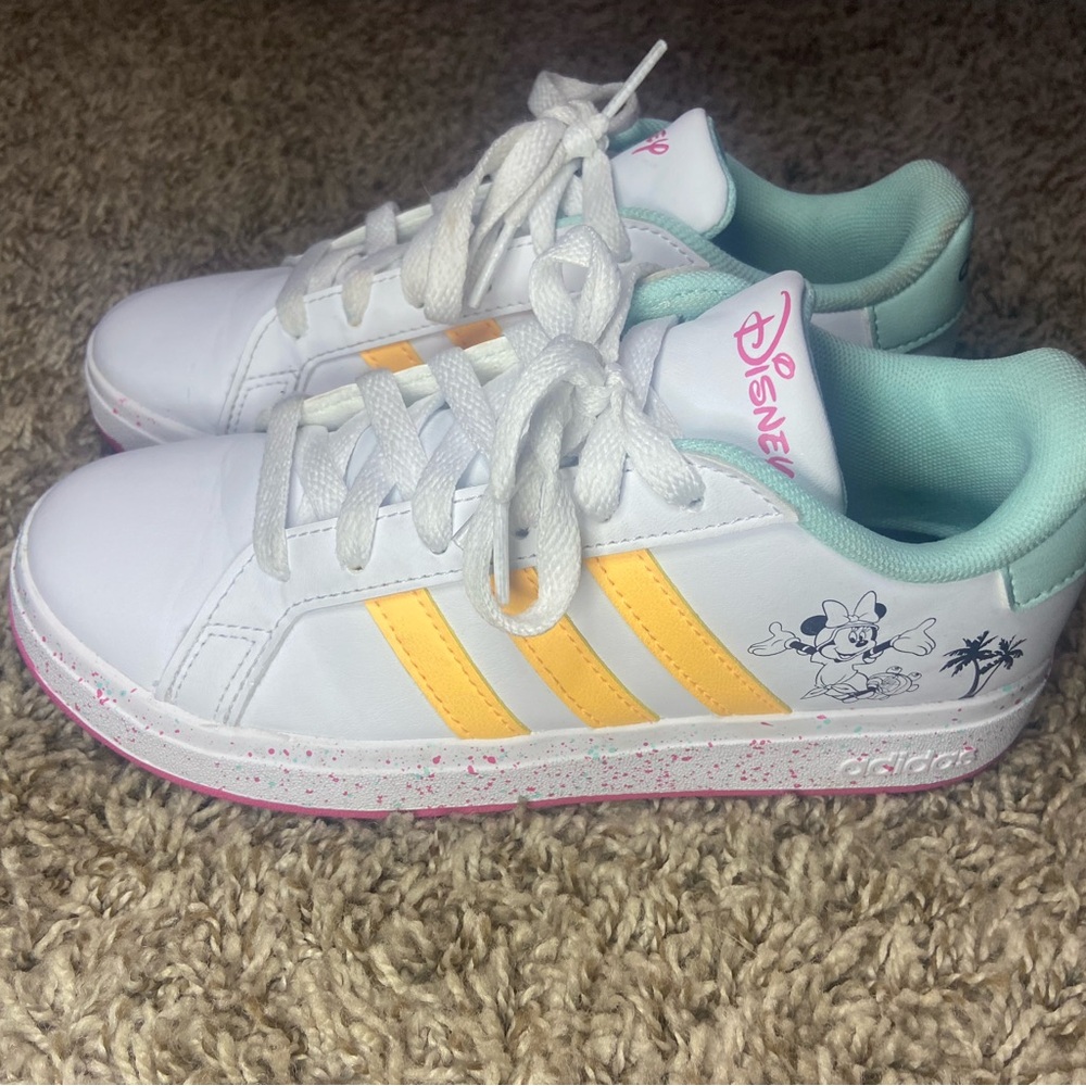 Adidas kid size 2.5 slightly worn
